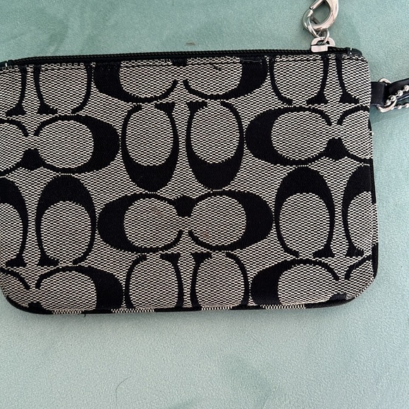 Coach wristlet - Picture 4 of 5